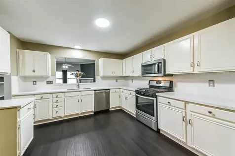 911 Woodfern Glen Lane Pearland TX 77584