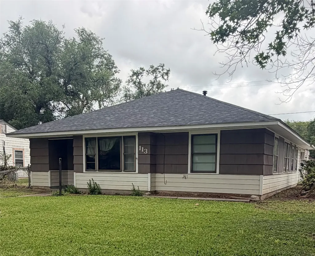 113 Cypress Street Lake Jackson TX 77566