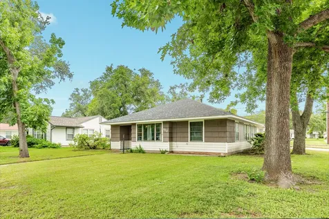 113 Cypress Street Lake Jackson TX 77566