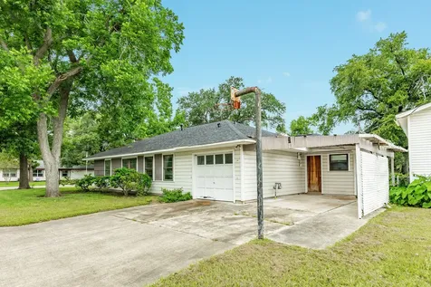 113 Cypress Street Lake Jackson TX 77566