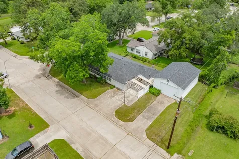 113 Cypress Street Lake Jackson TX 77566