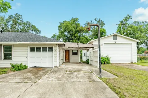 113 Cypress Street Lake Jackson TX 77566