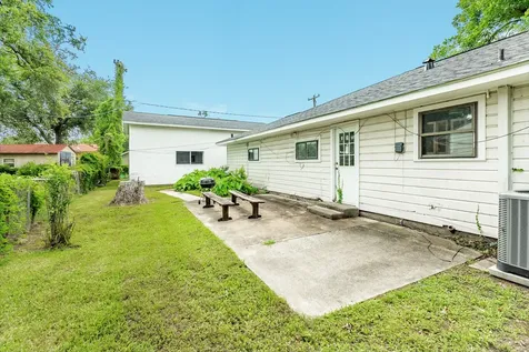 113 Cypress Street Lake Jackson TX 77566