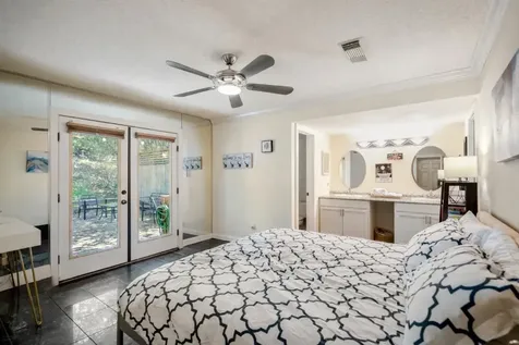 22547 Bayview Circle Huntsville TX 77320
