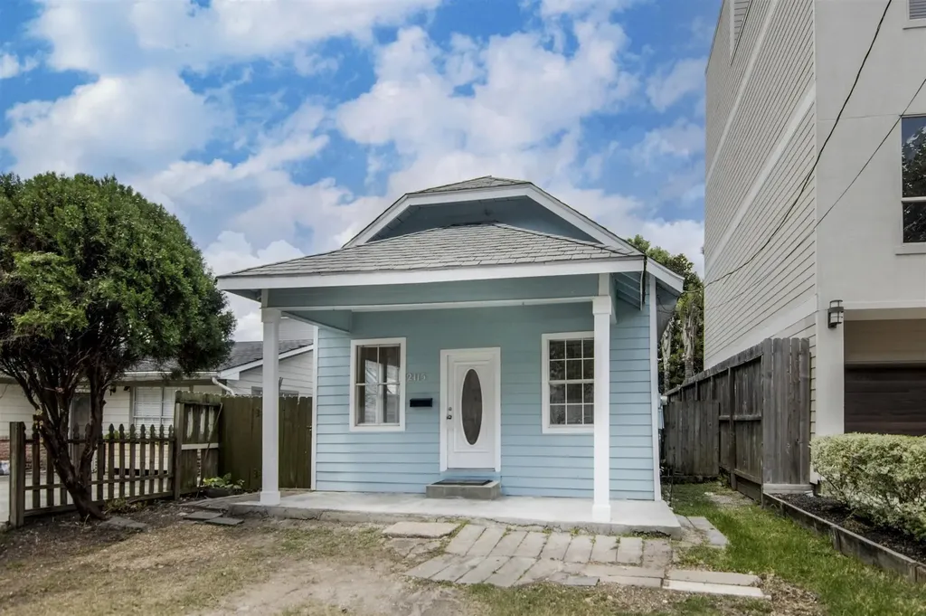 2115 Radcliffe Street Houston TX 77007