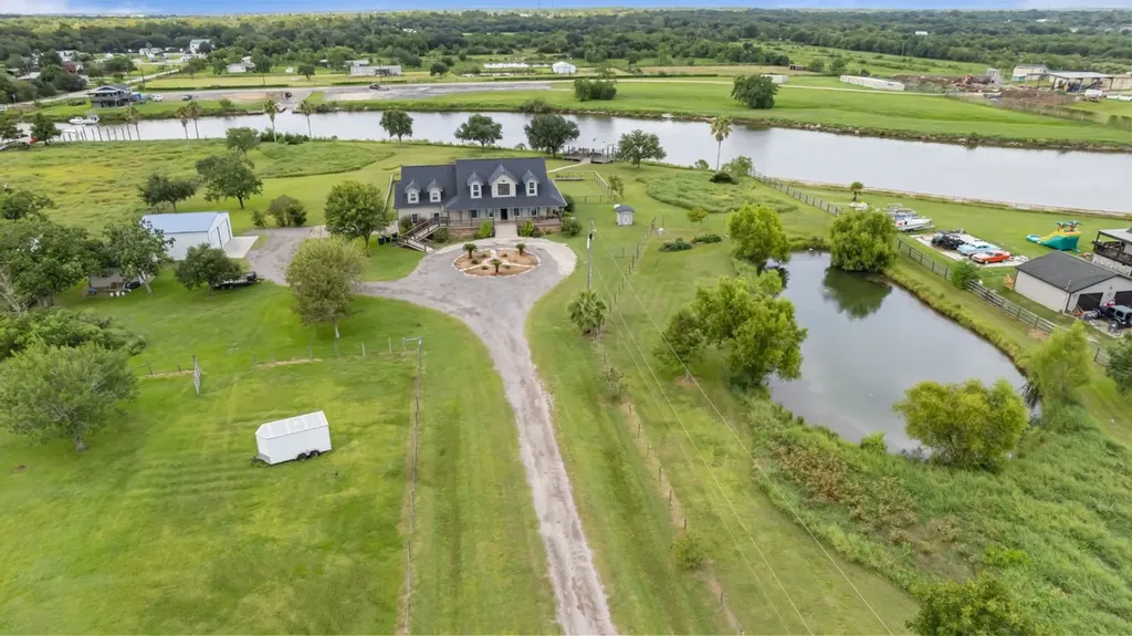 7902 S Redfish Drive Hitchcock TX 77563