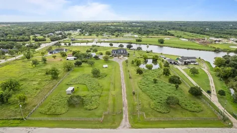 7902 S Redfish Drive Hitchcock TX 77563