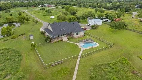 7902 S Redfish Drive Hitchcock TX 77563