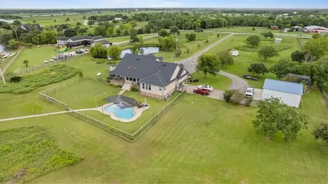 7902 S Redfish Drive Hitchcock TX 77563