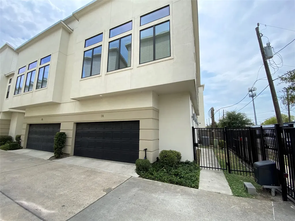74 N Hutcheson Street Houston TX 77003