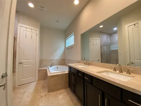 74 N Hutcheson Street Houston TX 77003