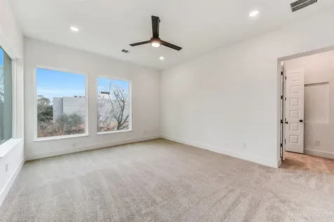 806 Fisher Street B Houston TX 77018