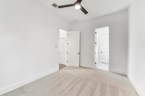 806 Fisher Street B Houston TX 77018