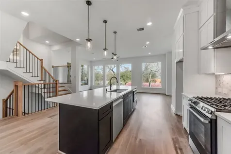 806 Fisher Street B Houston TX 77018