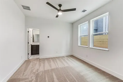 806 Fisher Street B Houston TX 77018