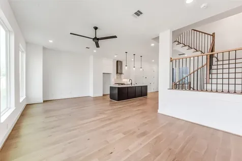806 Fisher Street B Houston TX 77018