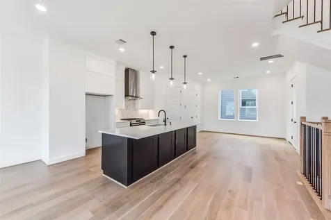 806 Fisher Street B Houston TX 77018