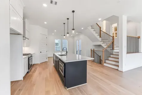 806 Fisher Street B Houston TX 77018