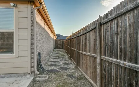 2802 Highgarden Trail Crandall TX 75114