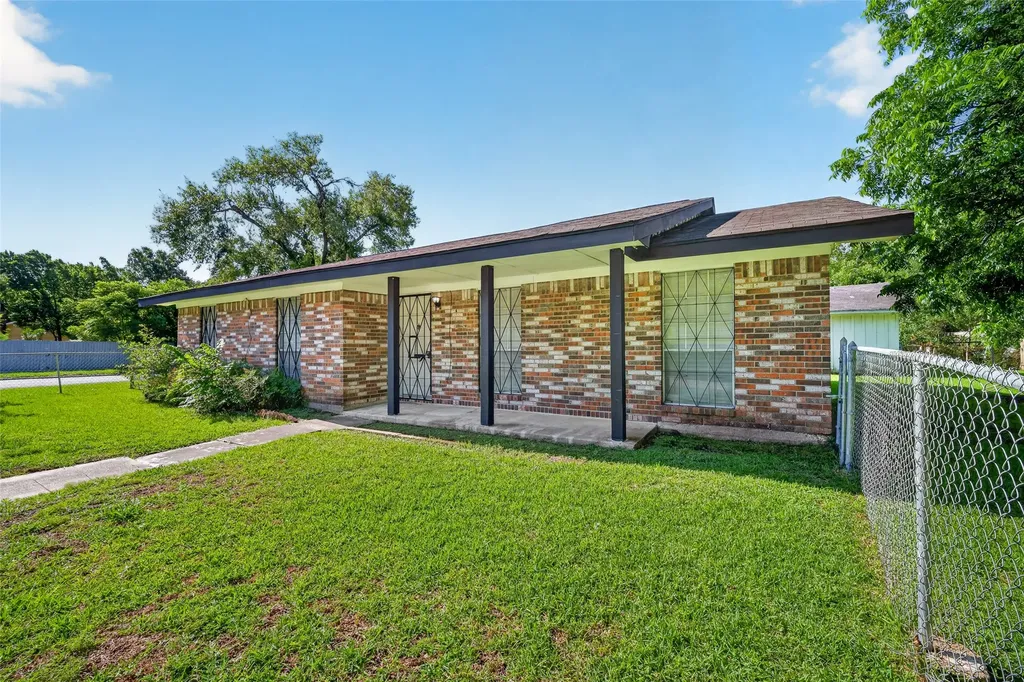 8158 Detroit Street Houston TX 77017