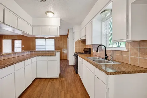 8158 Detroit Street Houston TX 77017