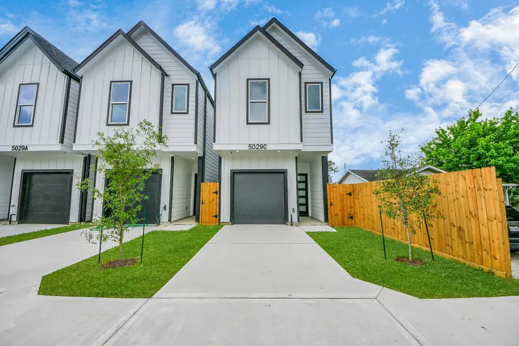 5029 Broom Street C Houston TX 77091