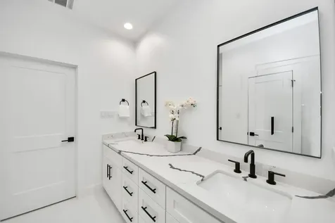 5029 Broom Street C Houston TX 77091