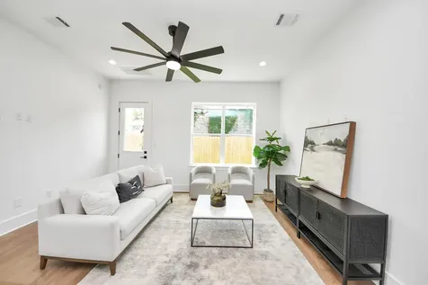 5029 Broom Street C Houston TX 77091