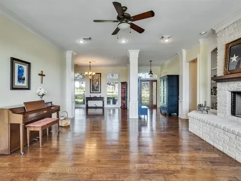 9265 Wren Lane Bellville TX 77418