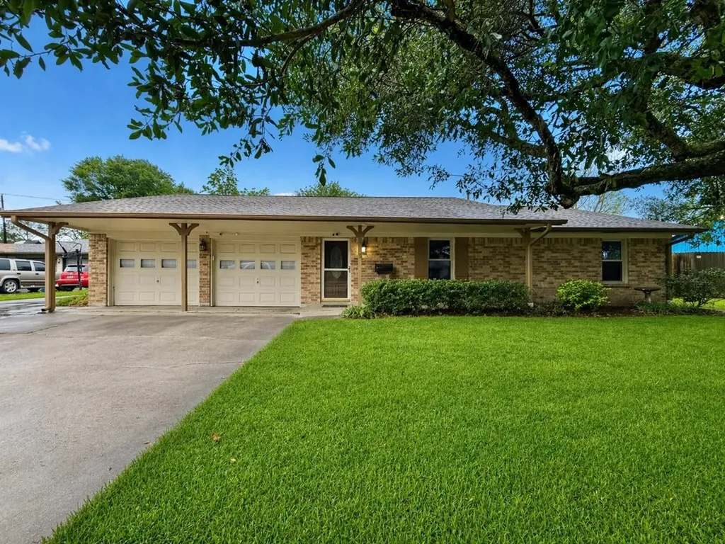 913 Cannan Drive Angleton TX 77515