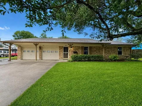 913 Cannan Drive Angleton TX 77515