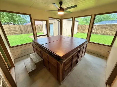 913 Cannan Drive Angleton TX 77515