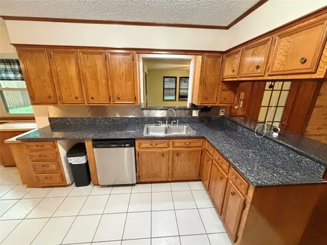 913 Cannan Drive Angleton TX 77515