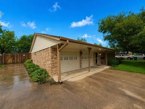 913 Cannan Drive Angleton TX 77515