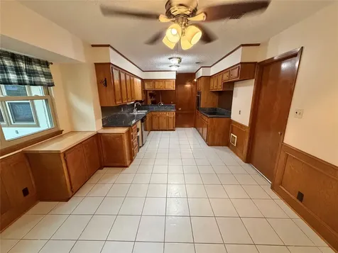 913 Cannan Drive Angleton TX 77515
