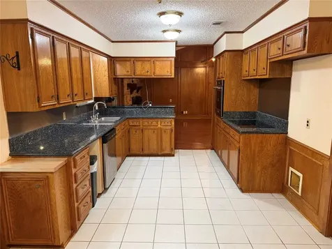913 Cannan Drive Angleton TX 77515