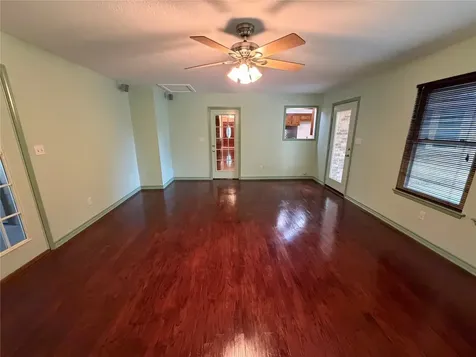 913 Cannan Drive Angleton TX 77515