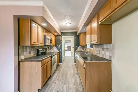 131 County Road 3201 Cleveland TX 77327