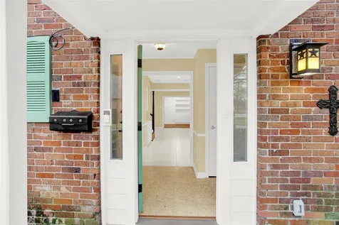 1870 Saxony Lane Nassau Bay TX 77058