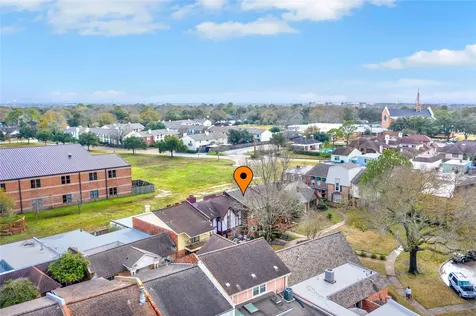 1870 Saxony Lane Nassau Bay TX 77058