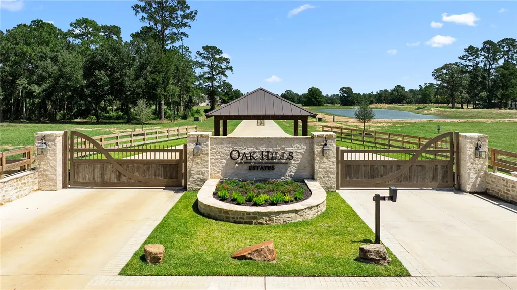 212 Hidden Oak Drive Hockley TX 77447