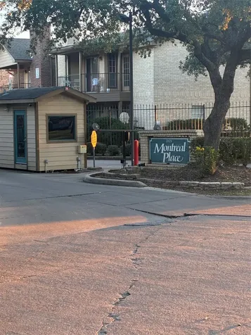 2121 Hepburn Street 404 Houston TX 77054