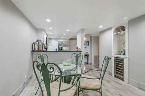 7310 Seawall Boulevard 902/903 Galveston TX 77551