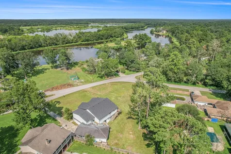 302 Brook Hollow Drive Conroe TX 77385