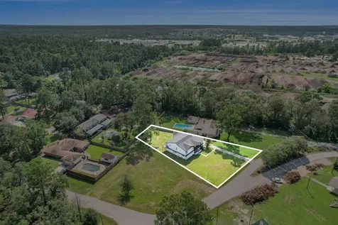 302 Brook Hollow Drive Conroe TX 77385