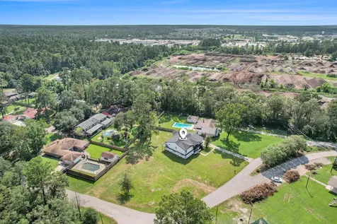 302 Brook Hollow Drive Conroe TX 77385