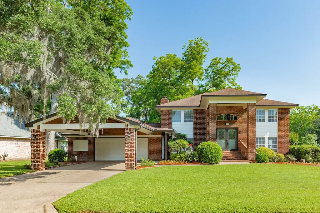 320 N Amherst Drive West Columbia TX 77486