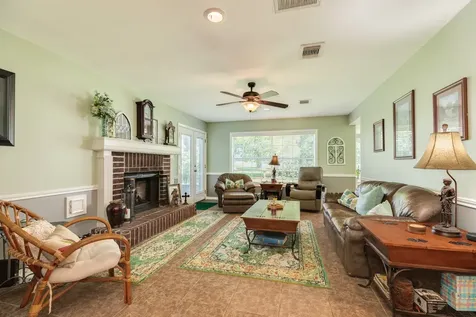 320 N Amherst Drive West Columbia TX 77486