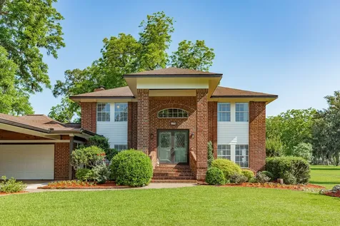 320 N Amherst Drive West Columbia TX 77486