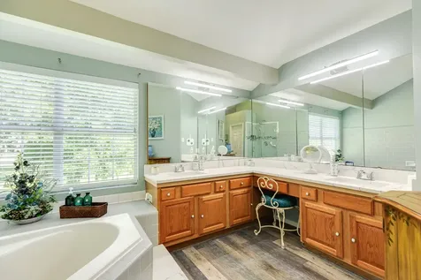 320 N Amherst Drive West Columbia TX 77486